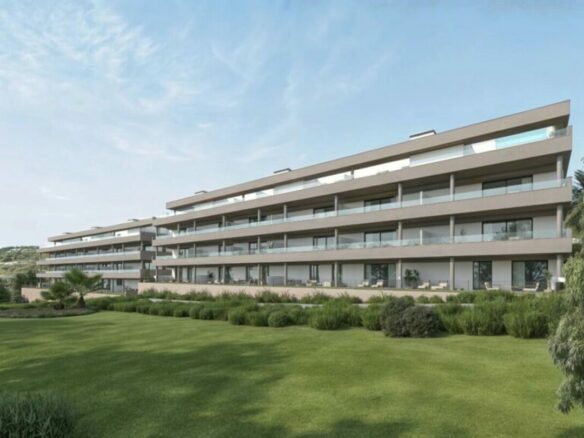 FOR SALE 🏡 South-Facing Two-Bedroom Penthouse with Private Solarium near Valle Romano Golf – Estepona 🇪🇸