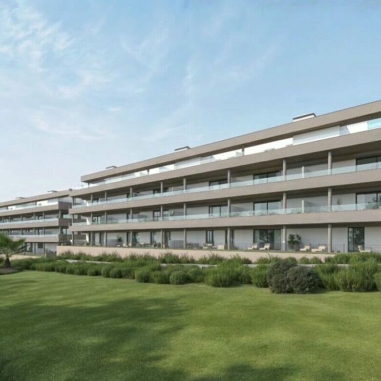 FOR SALE 🏡 South-Facing Two-Bedroom Penthouse with Private Solarium near Valle Romano Golf – Estepona 🇪🇸