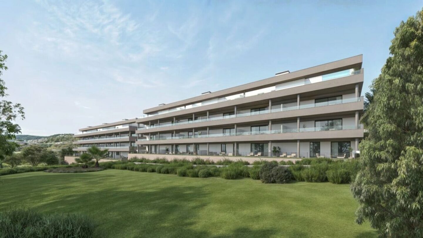 FOR SALE 🏡 South-Facing Two-Bedroom Penthouse with Private Solarium near Valle Romano Golf – Estepona 🇪🇸