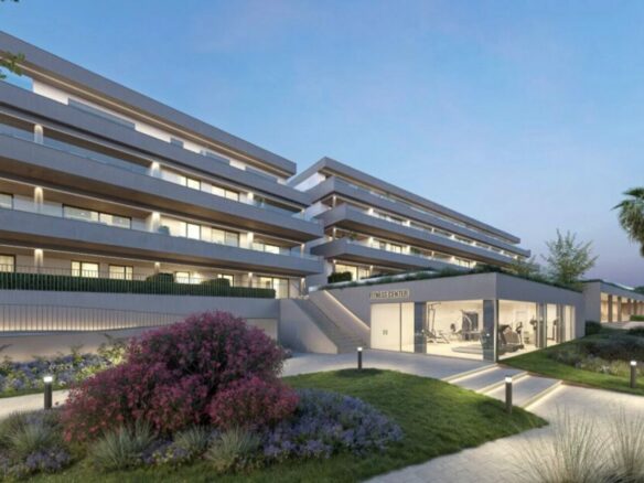 FOR SALE 🏡 South-Facing Two-Bedroom Penthouse with Private Solarium near Valle Romano Golf – Estepona 🇪🇸