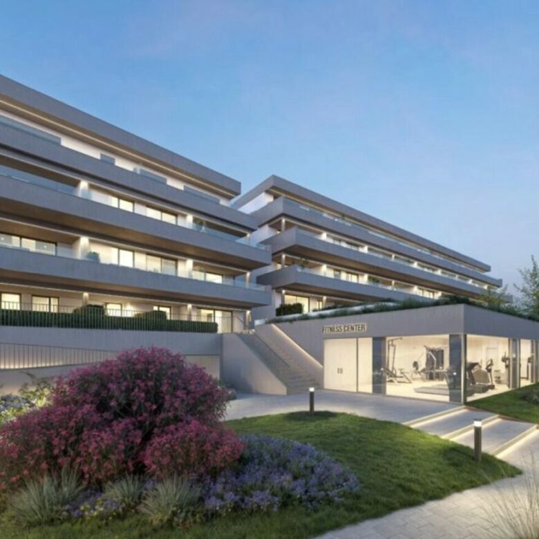FOR SALE 🏡 South-Facing Two-Bedroom Penthouse with Private Solarium near Valle Romano Golf – Estepona 🇪🇸