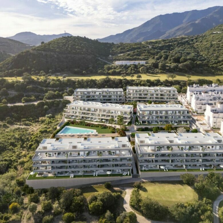 FOR SALE 🏡 South-Facing Two-Bedroom Penthouse with Private Solarium near Valle Romano Golf – Estepona 🇪🇸