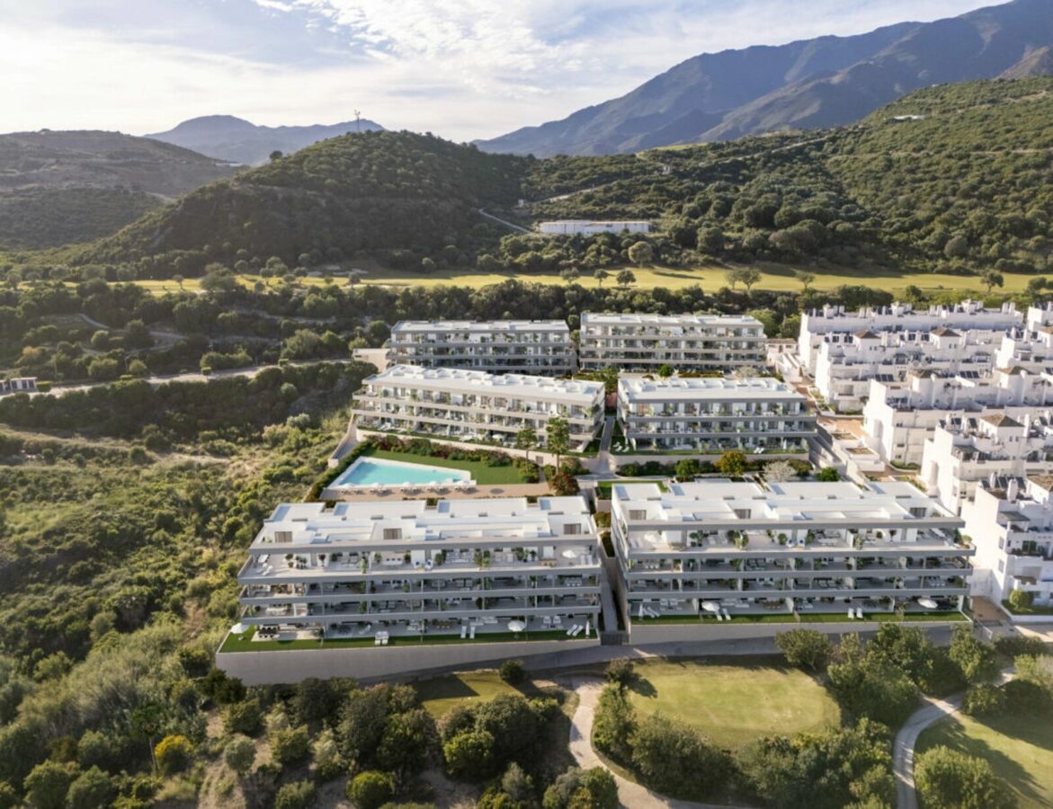 FOR SALE 🏡 South-Facing Two-Bedroom Penthouse with Private Solarium near Valle Romano Golf – Estepona 🇪🇸