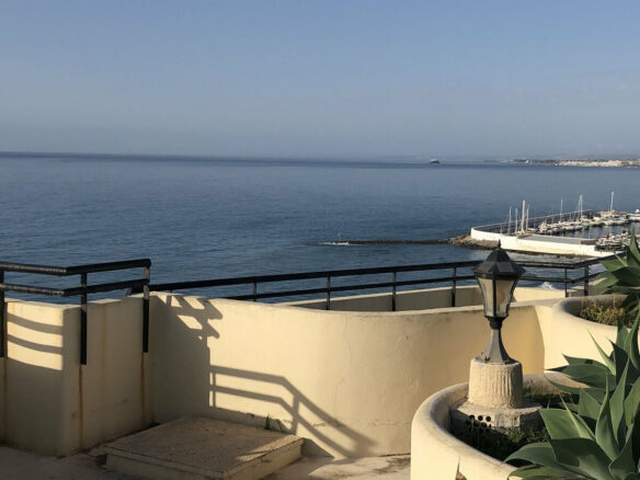 FOR SALE 🏡 Three-Bedroom Apartment with Sea Views from Every Bedroom, Steps from the Promenade – Marbella Centre 🇪🇸