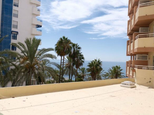 FOR SALE 🏡 Three-Bedroom Apartment with Sea Views from Every Bedroom, Steps from the Promenade – Marbella Centre 🇪🇸