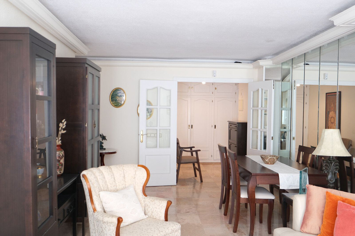 FOR SALE 🏡 Three-Bedroom Apartment with Sea Views from Every Bedroom, Steps from the Promenade – Marbella Centre 🇪🇸