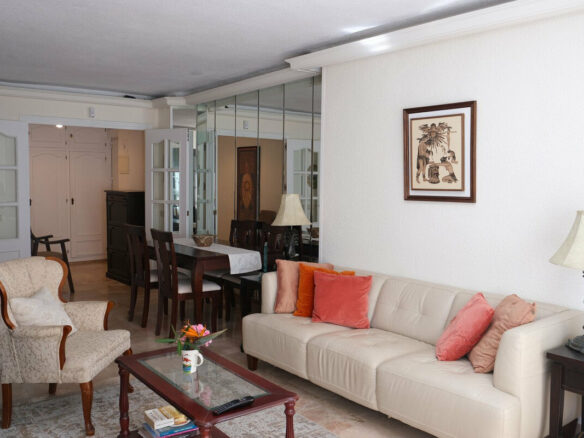 FOR SALE 🏡 Three-Bedroom Apartment with Sea Views from Every Bedroom, Steps from the Promenade – Marbella Centre 🇪🇸