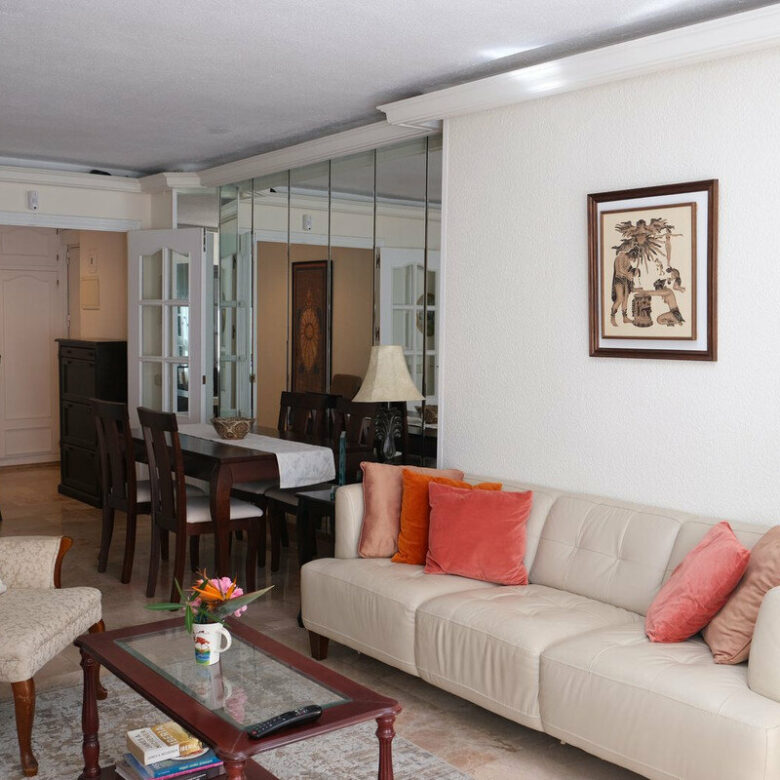 FOR SALE 🏡 Three-Bedroom Apartment with Sea Views from Every Bedroom, Steps from the Promenade – Marbella Centre 🇪🇸