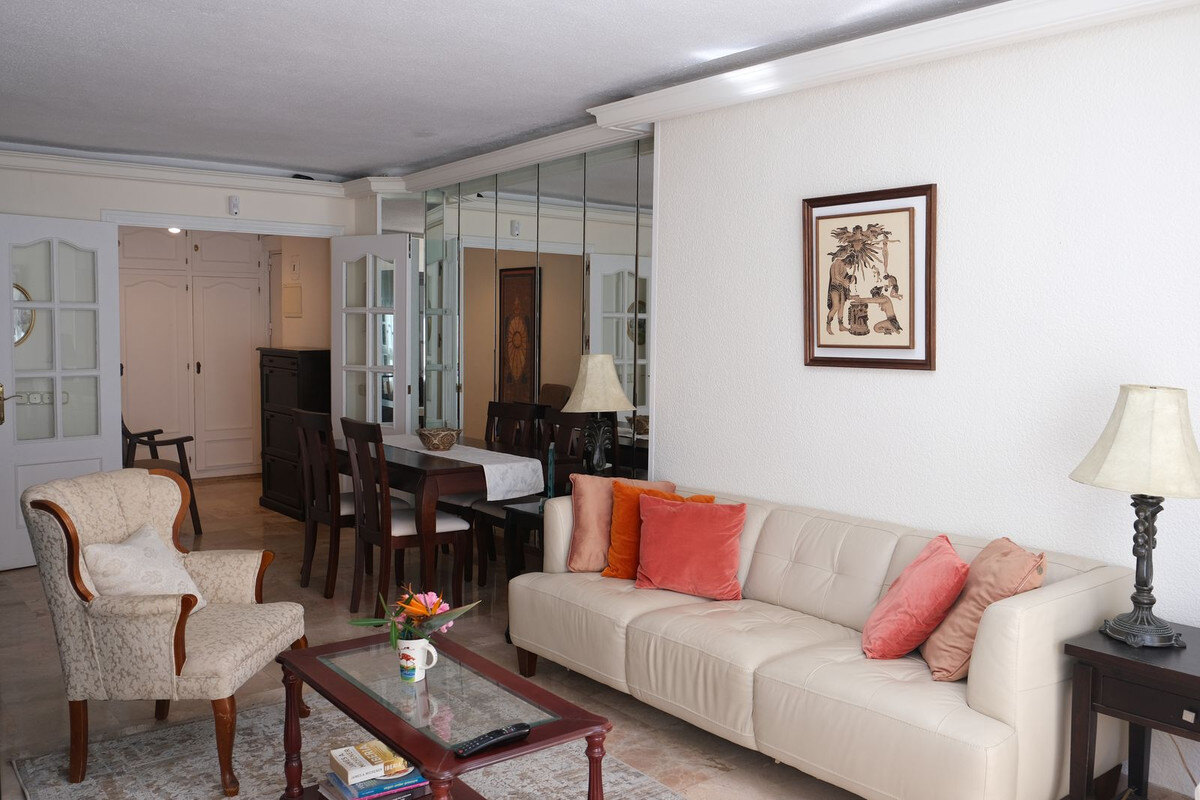 FOR SALE 🏡 Three-Bedroom Apartment with Sea Views from Every Bedroom, Steps from the Promenade – Marbella Centre 🇪🇸