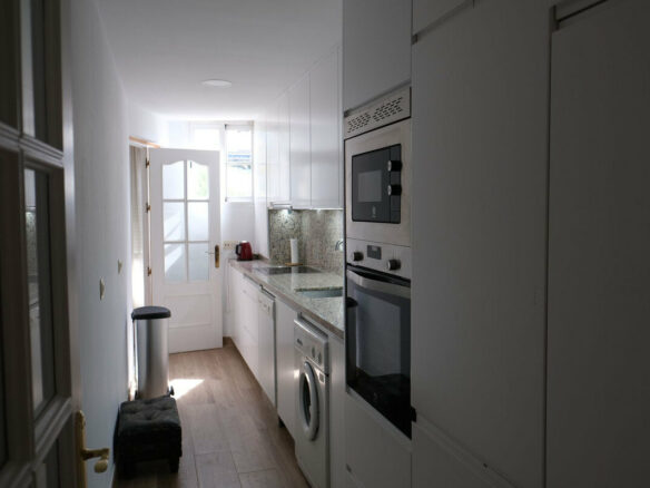 FOR SALE 🏡 Three-Bedroom Apartment with Sea Views from Every Bedroom, Steps from the Promenade – Marbella Centre 🇪🇸