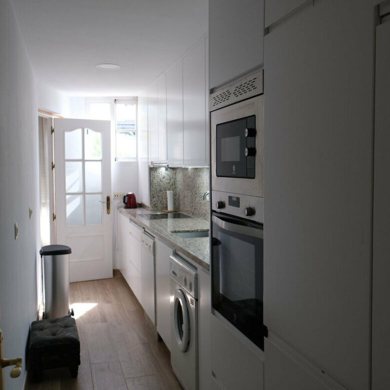 FOR SALE 🏡 Three-Bedroom Apartment with Sea Views from Every Bedroom, Steps from the Promenade – Marbella Centre 🇪🇸