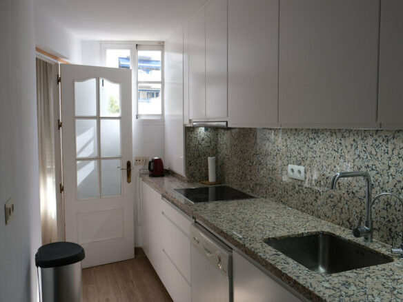 FOR SALE 🏡 Three-Bedroom Apartment with Sea Views from Every Bedroom, Steps from the Promenade – Marbella Centre 🇪🇸