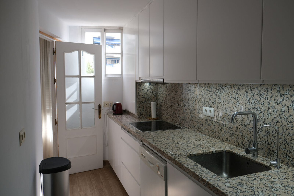FOR SALE 🏡 Three-Bedroom Apartment with Sea Views from Every Bedroom, Steps from the Promenade – Marbella Centre 🇪🇸