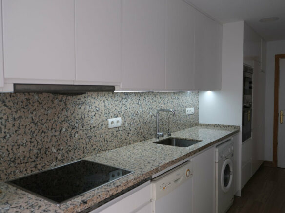 FOR SALE 🏡 Three-Bedroom Apartment with Sea Views from Every Bedroom, Steps from the Promenade – Marbella Centre 🇪🇸