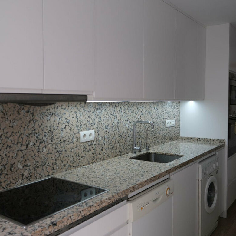 FOR SALE 🏡 Three-Bedroom Apartment with Sea Views from Every Bedroom, Steps from the Promenade – Marbella Centre 🇪🇸