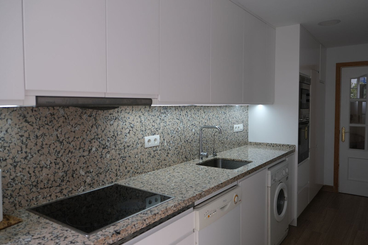 FOR SALE 🏡 Three-Bedroom Apartment with Sea Views from Every Bedroom, Steps from the Promenade – Marbella Centre 🇪🇸
