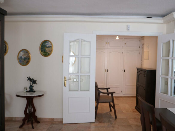 FOR SALE 🏡 Three-Bedroom Apartment with Sea Views from Every Bedroom, Steps from the Promenade – Marbella Centre 🇪🇸