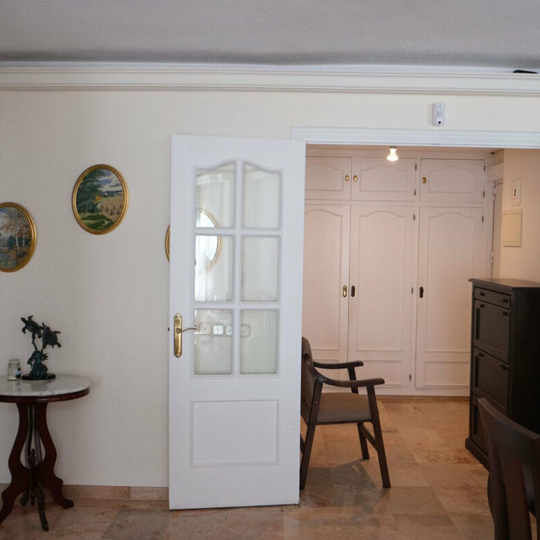 FOR SALE 🏡 Three-Bedroom Apartment with Sea Views from Every Bedroom, Steps from the Promenade – Marbella Centre 🇪🇸