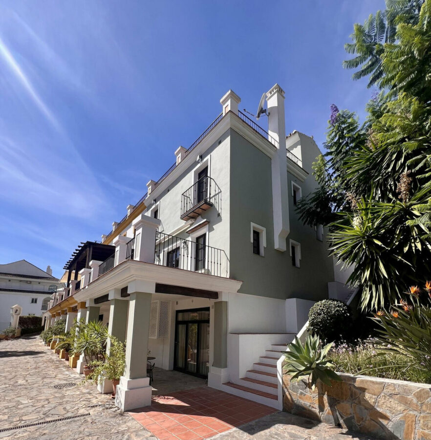 FOR SALE 🏡 Beachside Three-Bedroom Townhouse with Sea View Terraces – Golden Mile, Marbella 🇪🇸