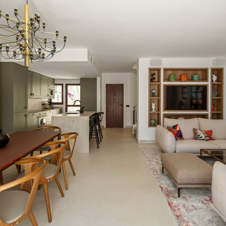 FOR SALE 🏡 Beachside Three-Bedroom Townhouse with Sea View Terraces – Golden Mile, Marbella 🇪🇸