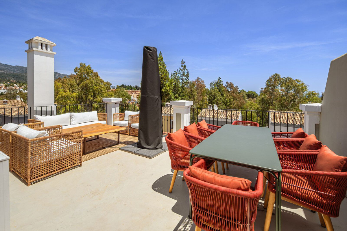FOR SALE 🏡 Beachside Three-Bedroom Townhouse with Sea View Terraces – Golden Mile, Marbella 🇪🇸