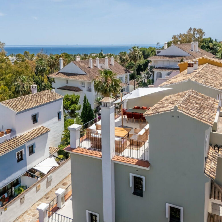 FOR SALE 🏡 Beachside Three-Bedroom Townhouse with Sea View Terraces – Golden Mile, Marbella 🇪🇸