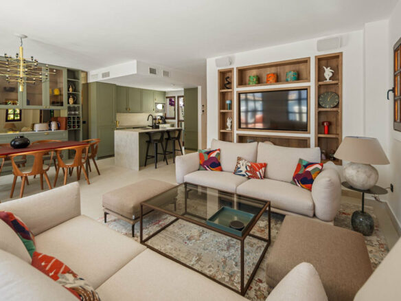 FOR SALE 🏡 Beachside Three-Bedroom Townhouse with Sea View Terraces – Golden Mile, Marbella 🇪🇸