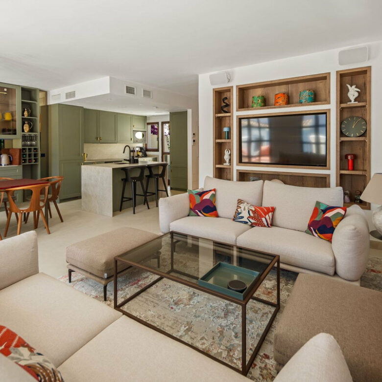 FOR SALE 🏡 Beachside Three-Bedroom Townhouse with Sea View Terraces – Golden Mile, Marbella 🇪🇸