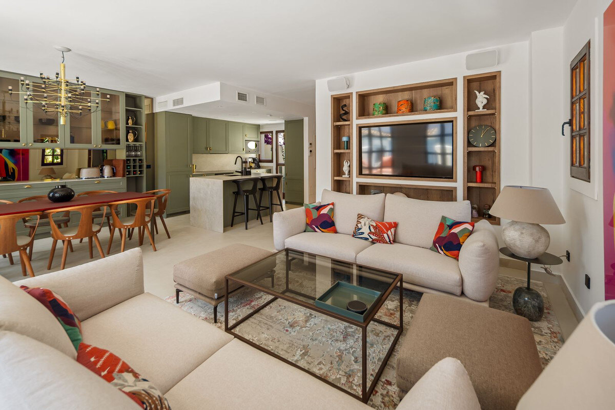 FOR SALE 🏡 Beachside Three-Bedroom Townhouse with Sea View Terraces – Golden Mile, Marbella 🇪🇸