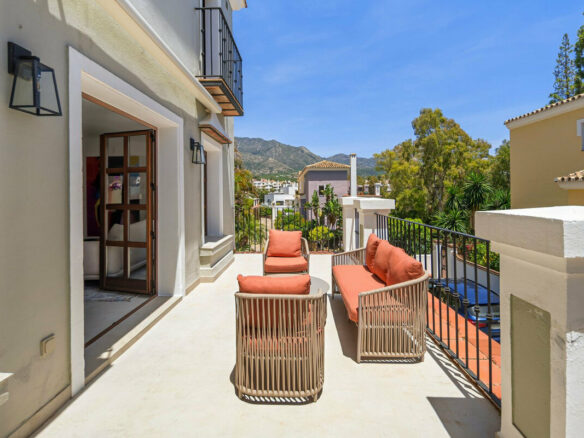 FOR SALE 🏡 Beachside Three-Bedroom Townhouse with Sea View Terraces – Golden Mile, Marbella 🇪🇸