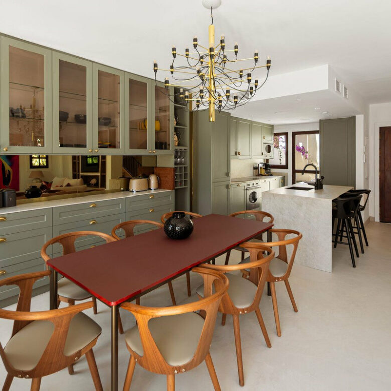 FOR SALE 🏡 Beachside Three-Bedroom Townhouse with Sea View Terraces – Golden Mile, Marbella 🇪🇸