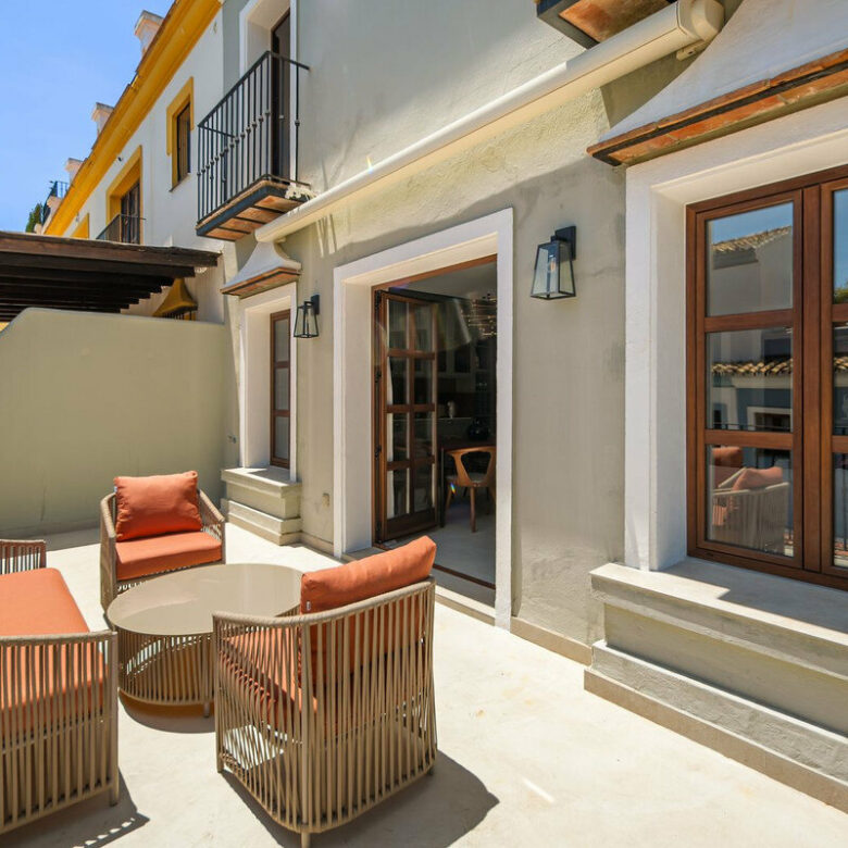 FOR SALE 🏡 Beachside Three-Bedroom Townhouse with Sea View Terraces – Golden Mile, Marbella 🇪🇸