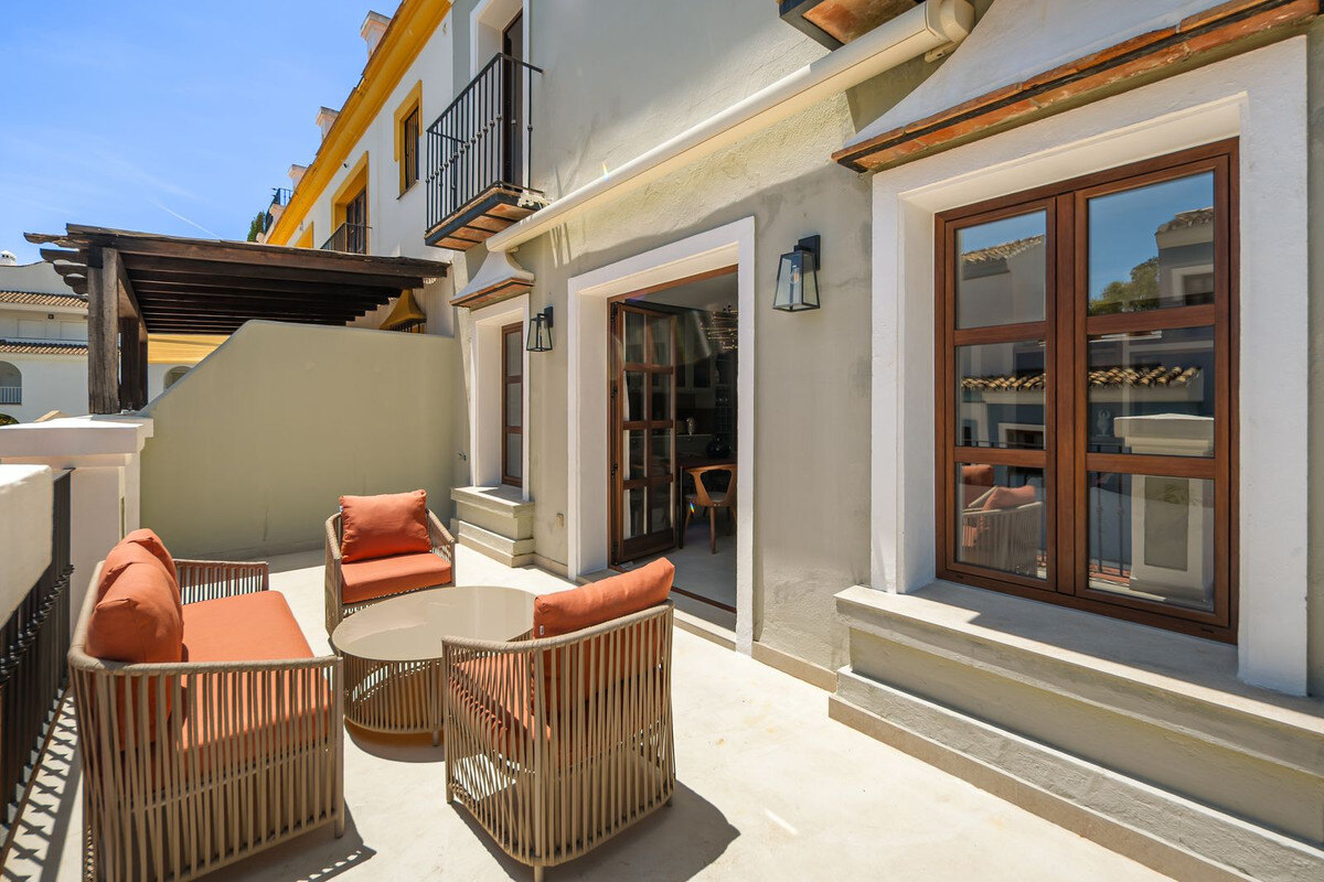 FOR SALE 🏡 Beachside Three-Bedroom Townhouse with Sea View Terraces – Golden Mile, Marbella 🇪🇸