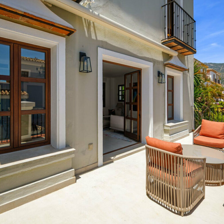 FOR SALE 🏡 Beachside Three-Bedroom Townhouse with Sea View Terraces – Golden Mile, Marbella 🇪🇸