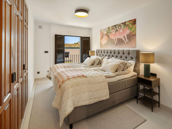 FOR SALE 🏡 Beachside Three-Bedroom Townhouse with Sea View Terraces – Golden Mile, Marbella 🇪🇸