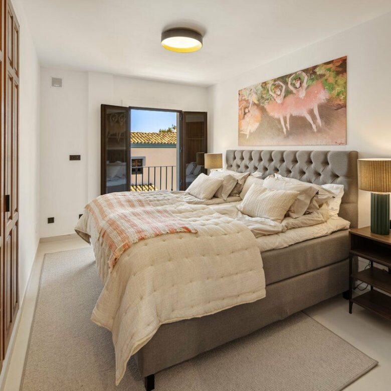 FOR SALE 🏡 Beachside Three-Bedroom Townhouse with Sea View Terraces – Golden Mile, Marbella 🇪🇸