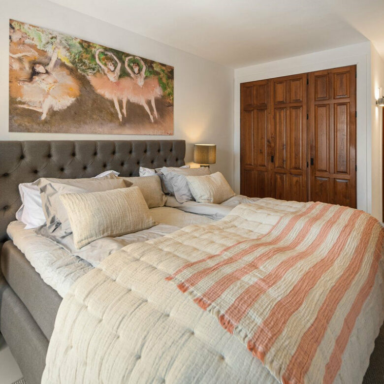 FOR SALE 🏡 Beachside Three-Bedroom Townhouse with Sea View Terraces – Golden Mile, Marbella 🇪🇸