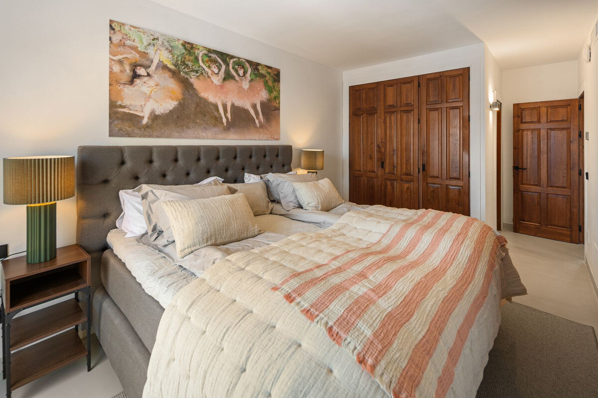 FOR SALE 🏡 Beachside Three-Bedroom Townhouse with Sea View Terraces – Golden Mile, Marbella 🇪🇸