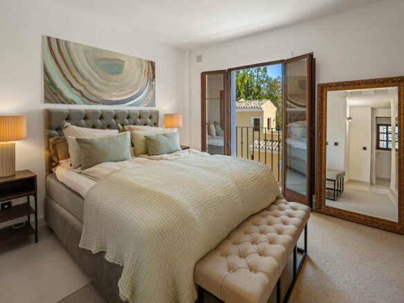 FOR SALE 🏡 Beachside Three-Bedroom Townhouse with Sea View Terraces – Golden Mile, Marbella 🇪🇸
