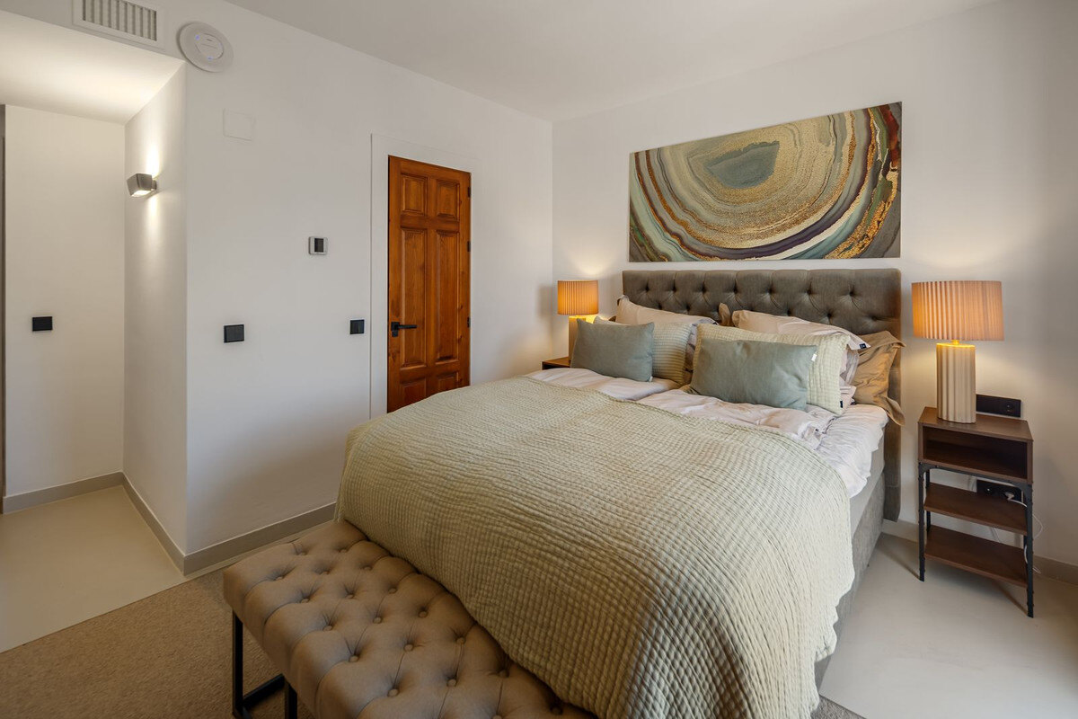 FOR SALE 🏡 Beachside Three-Bedroom Townhouse with Sea View Terraces – Golden Mile, Marbella 🇪🇸