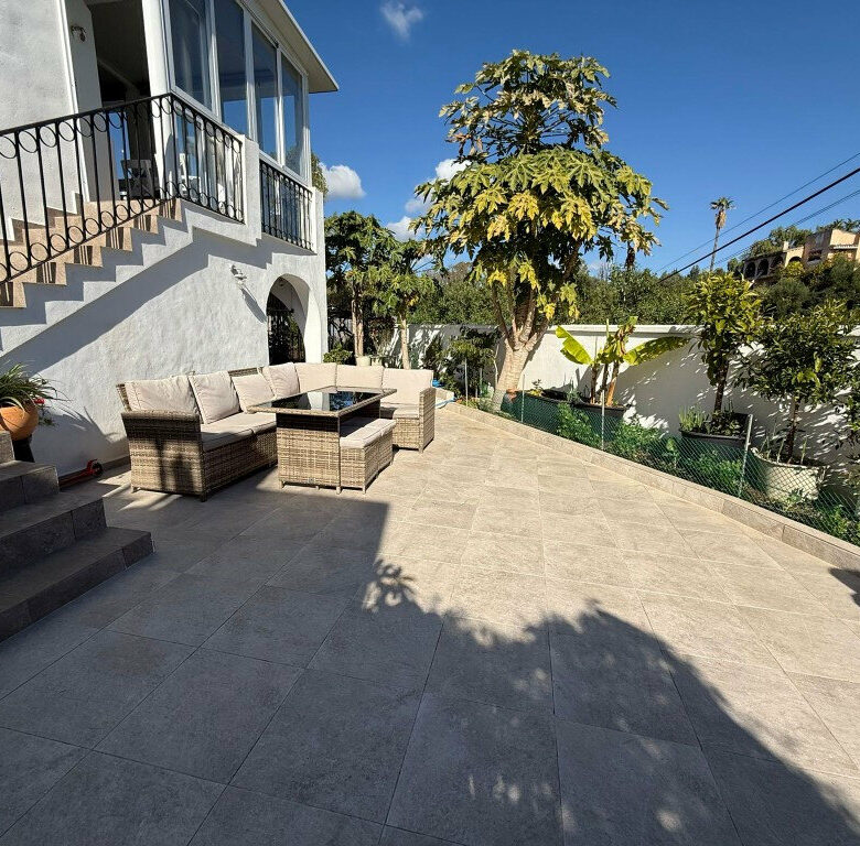 FOR SALE 🏡 Three-Bedroom Townhouse with Garden, Solarium and Communal Pool – Laguna Village, Estepona 🇪🇸