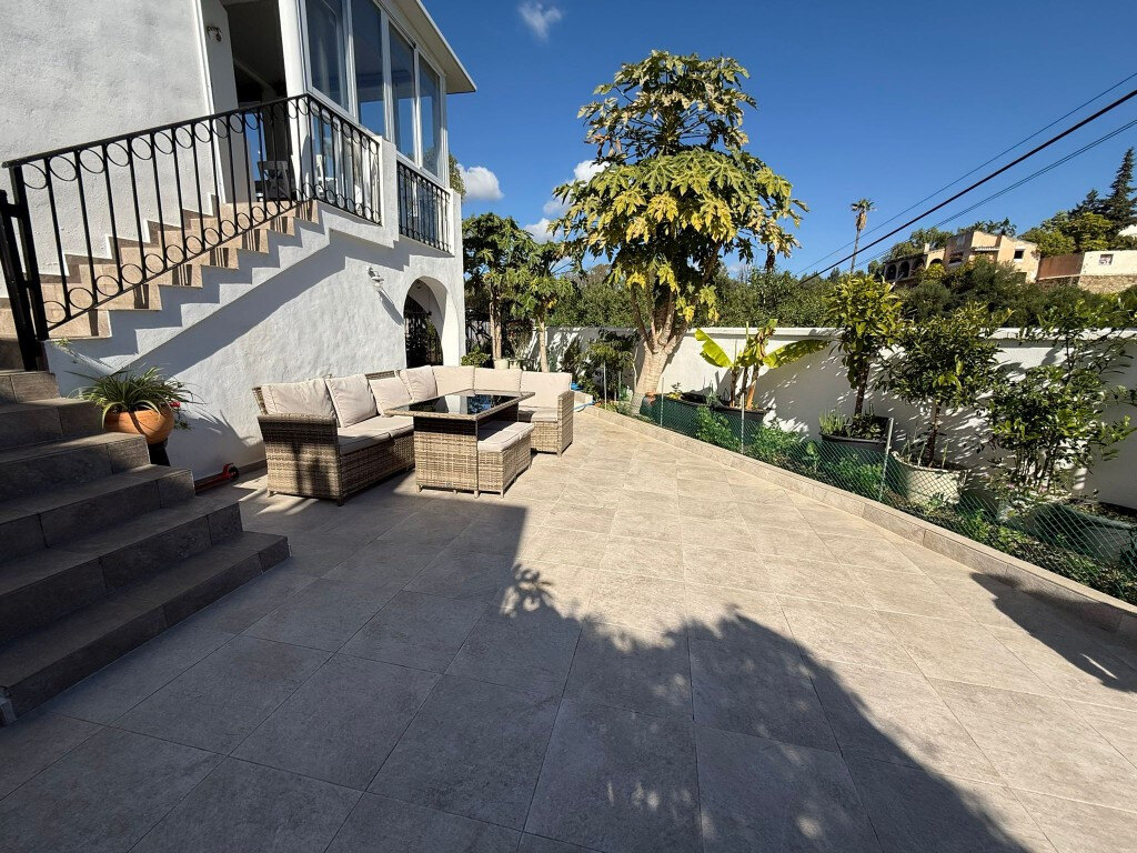 FOR SALE 🏡 Three-Bedroom Townhouse with Garden, Solarium and Communal Pool – Laguna Village, Estepona 🇪🇸