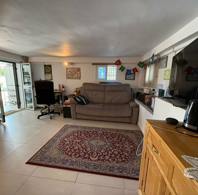 FOR SALE 🏡 Three-Bedroom Townhouse with Garden, Solarium and Communal Pool – Laguna Village, Estepona 🇪🇸