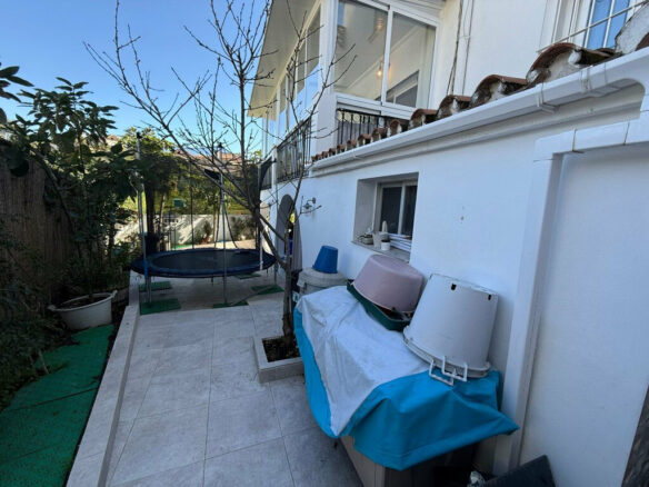 FOR SALE 🏡 Three-Bedroom Townhouse with Garden, Solarium and Communal Pool – Laguna Village, Estepona 🇪🇸