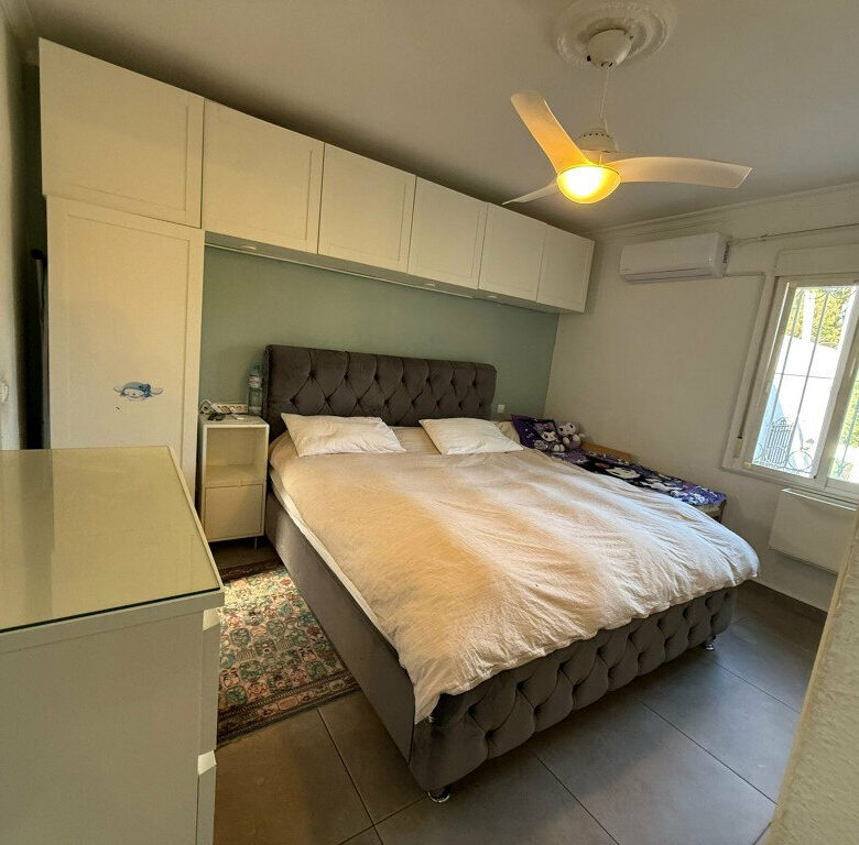 FOR SALE 🏡 Three-Bedroom Townhouse with Garden, Solarium and Communal Pool – Laguna Village, Estepona 🇪🇸