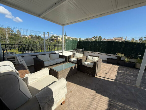 FOR SALE 🏡 Three-Bedroom Townhouse with Garden, Solarium and Communal Pool – Laguna Village, Estepona 🇪🇸