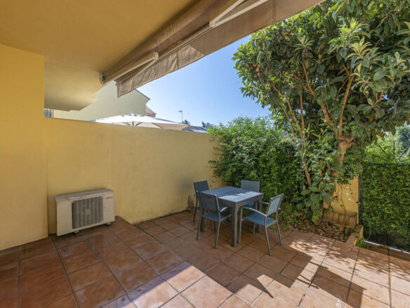 FOR SALE 🏡 Three-Bedroom Townhouse with Mountain Views in a Gated Community – Estepona 🇪🇸