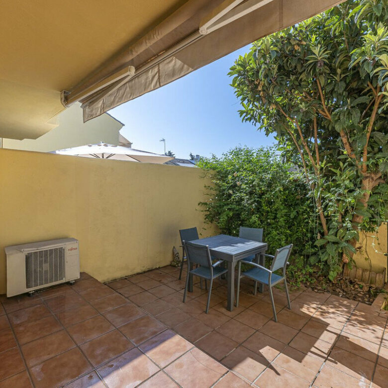 FOR SALE 🏡 Three-Bedroom Townhouse with Mountain Views in a Gated Community – Estepona 🇪🇸