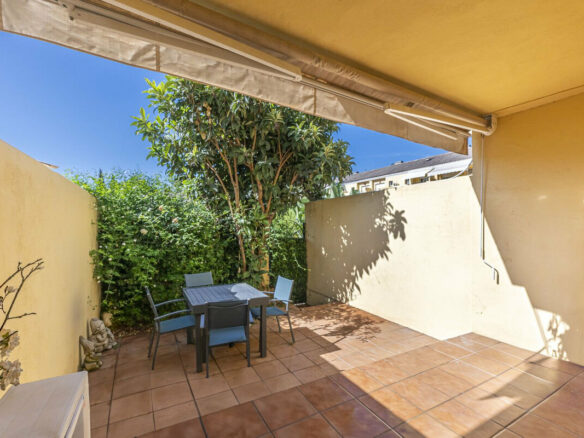 FOR SALE 🏡 Three-Bedroom Townhouse with Mountain Views in a Gated Community – Estepona 🇪🇸