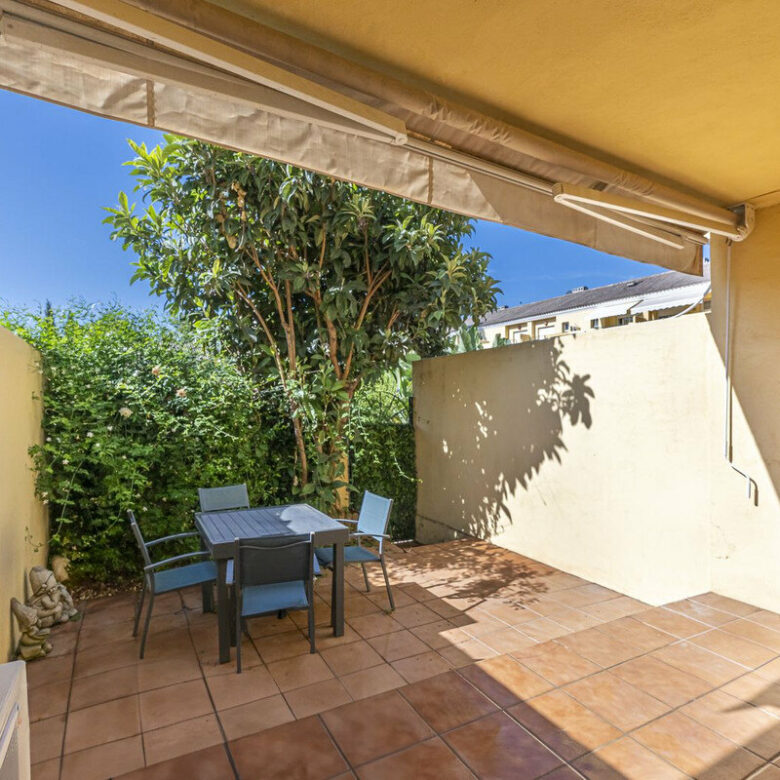 FOR SALE 🏡 Three-Bedroom Townhouse with Mountain Views in a Gated Community – Estepona 🇪🇸